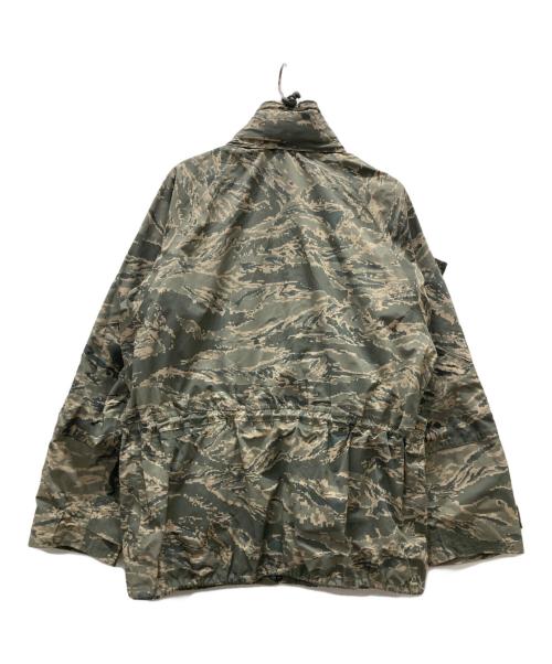 US ARMY（ユーエスアーミー）US ARMY (ユーエスアーミー) GTXカモフラミリタリージャケット ベージュ サイズ:MIDIUMの古着・服飾アイテム