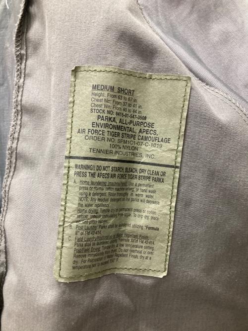 US ARMY（ユーエスアーミー）US ARMY (ユーエスアーミー) GTXカモフラミリタリージャケット ベージュ サイズ:MIDIUMの古着・服飾アイテム