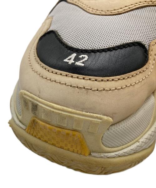 BALENCIAGA（バレンシアガ）BALENCIAGA (バレンシアガ) triple S/トリプルS ベージュ サイズ:27.5の古着・服飾アイテム