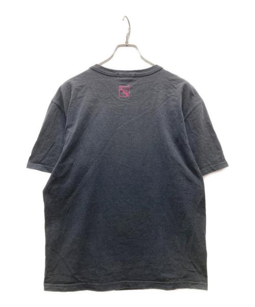 stussy（ステューシー）stussy (ステューシー) Champion (チャンピオン) 別注プリントTシャツ ブラック サイズ:Mの古着・服飾アイテム