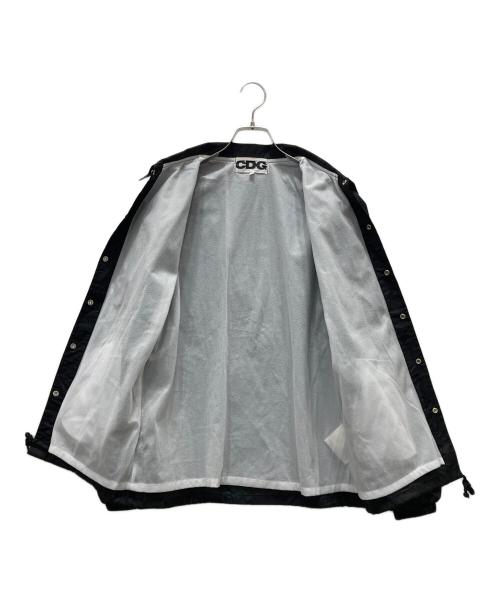 CDG（シーディージー）CDG (シーディージー) pokemon (ポケモン) ロゴ・ピカチュウプリント コーチジャケット ブラック サイズ:Sの古着・服飾アイテム