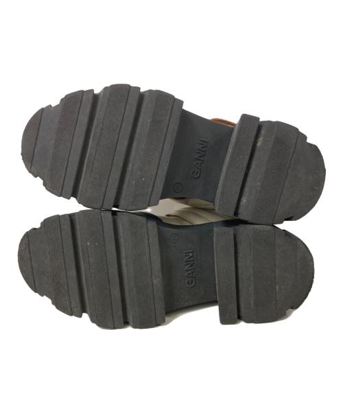 GANNI（ガニー）Ganni (ガニー) チャンキーヒールスリングバックパンプス ベージュ サイズ:36の古着・服飾アイテム