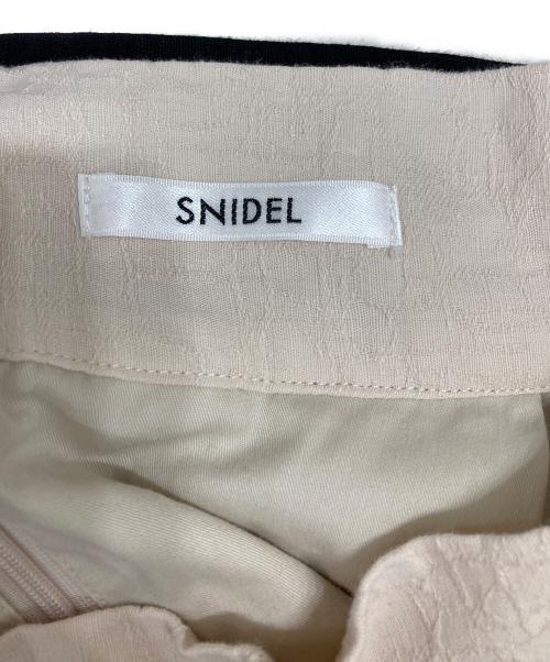 Snidel（スナイデル）Snidel (スナイデル) ベルティッドタックスカート ホワイトの古着・服飾アイテム