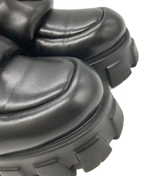 PRADA（プラダ）PRADA (プラダ) ロゴプレートソフトパデッドナッパレザーローファー ブラック サイズ:38の古着・服飾アイテム