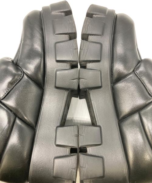 PRADA（プラダ）PRADA (プラダ) ロゴプレートソフトパデッドナッパレザーローファー ブラック サイズ:38の古着・服飾アイテム