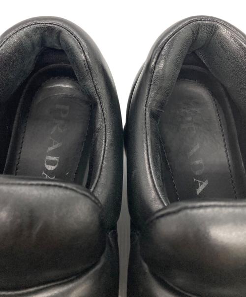 PRADA（プラダ）PRADA (プラダ) ロゴプレートソフトパデッドナッパレザーローファー ブラック サイズ:38の古着・服飾アイテム