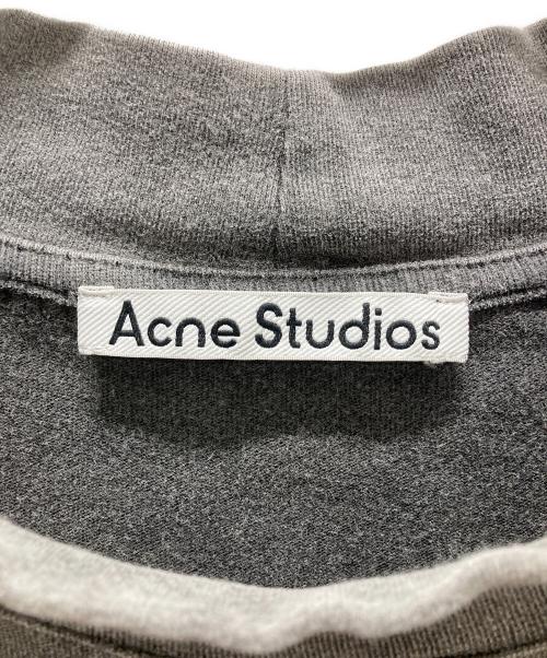 Acne studios（アクネ ストゥディオス）Acne studios (アクネ ストゥディオス) 背面ロゴパッチスウェット/LOGO PATCH CREW NECK SWEATER グレー サイズ:Sの古着・服飾アイテム