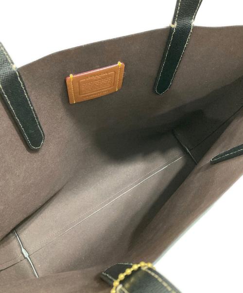 COACH（コーチ）COACH (コーチ) レキシークリスマストートバッグ ブラックの古着・服飾アイテム