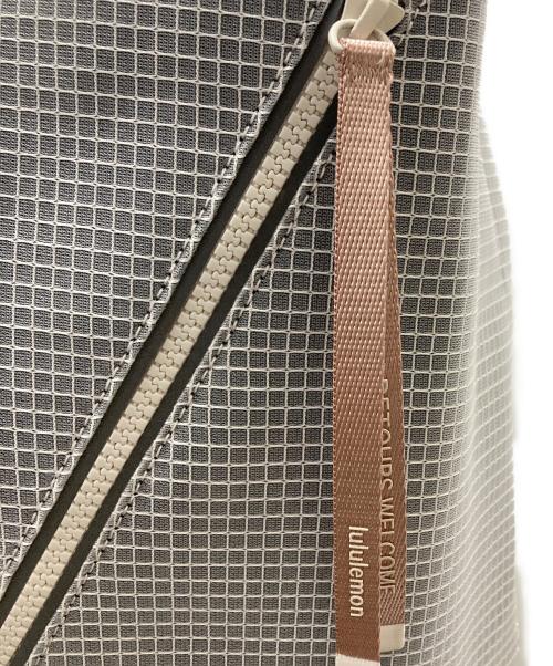 LULULEMON（ルルレモン）LULULEMON (ルルレモン) ボディバッグ グレーの古着・服飾アイテム