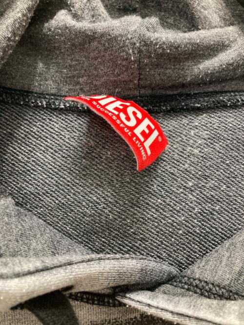 DIESEL（ディーゼル）DIESEL (ディーゼル) ロゴプリントパーカー/S-GINN-HOOD-ZIP-L1 グレー サイズ:Lの古着・服飾アイテム