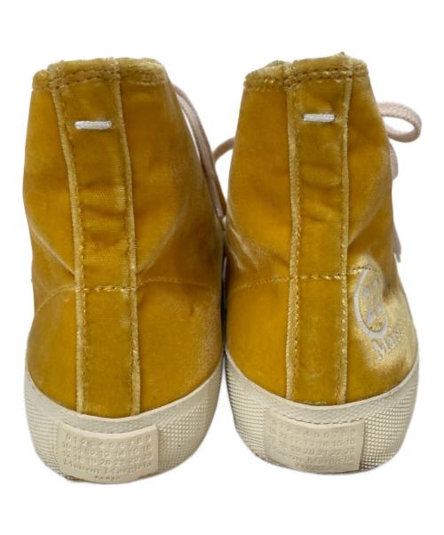 Maison Margiela（メゾンマルジェラ）Maison Margiela (メゾンマルジェラ) ベロアハイカット足袋スニーカー イエロー サイズ:36の古着・服飾アイテム