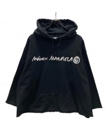 MM6 Maison Margiela（エムエムシックスメゾンマルジェラ）の古着「ロゴプリントクロップドプルオーバーパーカー」｜ブラック