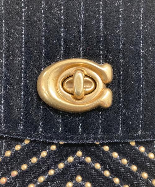 COACH（コーチ）COACH (コーチ) パーカー18ウィズキルティングアンドリベットプラム ブラックの古着・服飾アイテム