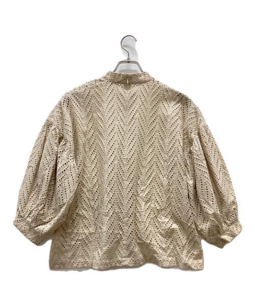 CLANE（クラネ）CLANE (クラネ) カットエンブロイダリートップ ベージュ サイズ:Sの古着・服飾アイテム