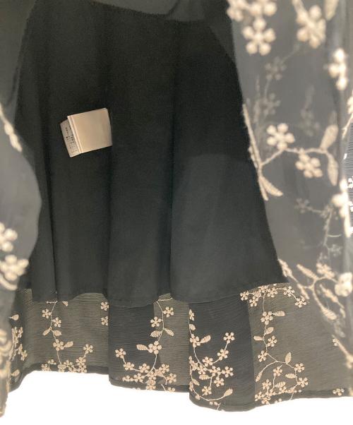 CLANE（クラネ）CLANE (クラネ) ストライプフラワー刺繍スカート ブラックの古着・服飾アイテム