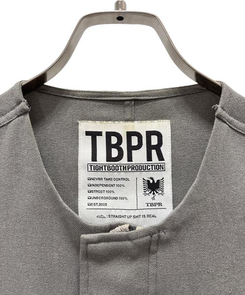 TIGHTBOOTH PRODUCTION（タイトブースプロダクション）TIGHTBOOTH PRODUCTION (タイトブースプロダクション) COLLARLESS FIELD JKT/ グレー サイズ:Mの古着・服飾アイテム