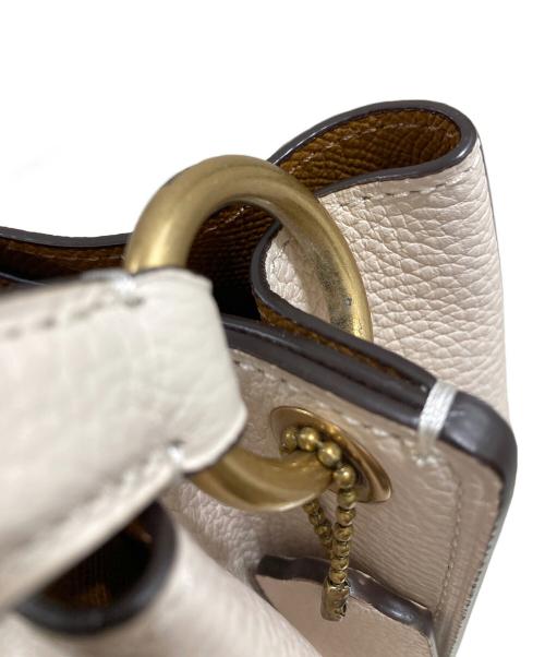 COACH（コーチ）COACH (コーチ) チャーリーバケットバッグ ホワイトの古着・服飾アイテム