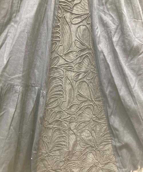 As know as olaca（アズノウアズ オオラカ）As know as olaca (アズノウアズ オオラカ) コード刺繍とギャザSK ブラック サイズ:3 未使用品の古着・服飾アイテム