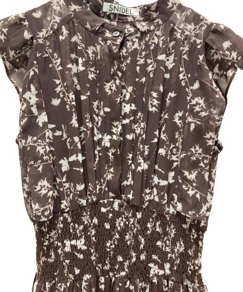 Snidel（スナイデル）Snidel (スナイデル) プリントプリーツワンピース ブラウンの古着・服飾アイテム
