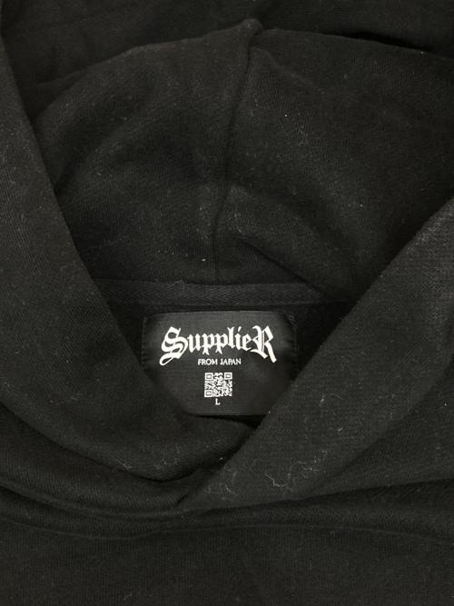 SUPPLIER（サプライヤー）SUPPLIER (サプライヤー) スタッズクロスロゴパーカー ブラック サイズ:Lの古着・服飾アイテム