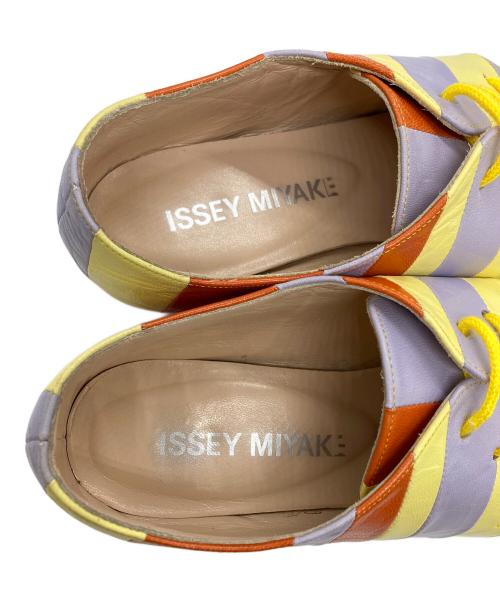 ISSEY MIYAKE（イッセイミヤケ）ISSEY MIYAKE (イッセイミヤケ) レースアップシューズ マルチカラー サイズ:23.5の古着・服飾アイテム