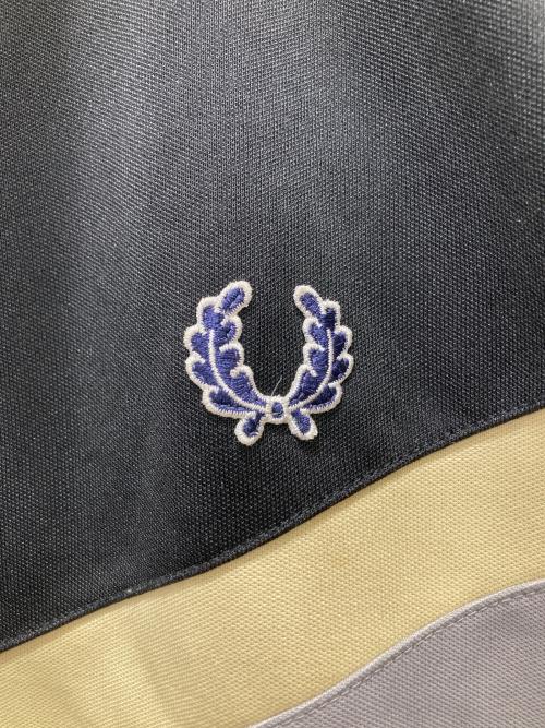 FRED PERRY（フレッドペリー）FRED PERRY (フレッドペリー) 欧州製 月桂樹トラックジャケット ブラック サイズ:Lの古着・服飾アイテム