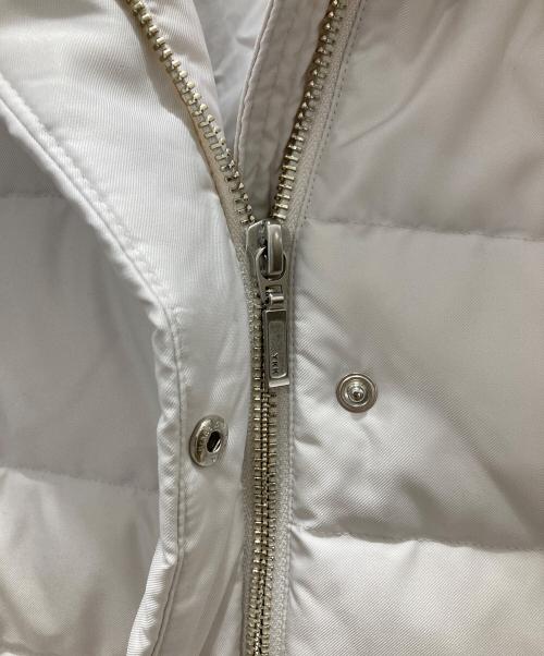 INDIVI（インディヴィ）INDIVI (インディヴィ) ショートリサイクルダウンコート ホワイト サイズ:38の古着・服飾アイテム