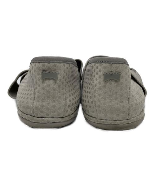 CAMPER（カンペール）CAMPER (カンペール) ドット柄メリージェーンパンプス ライトグレー サイズ:39の古着・服飾アイテム