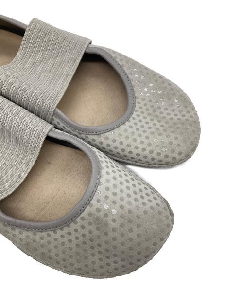 CAMPER（カンペール）CAMPER (カンペール) ドット柄メリージェーンパンプス ライトグレー サイズ:39の古着・服飾アイテム