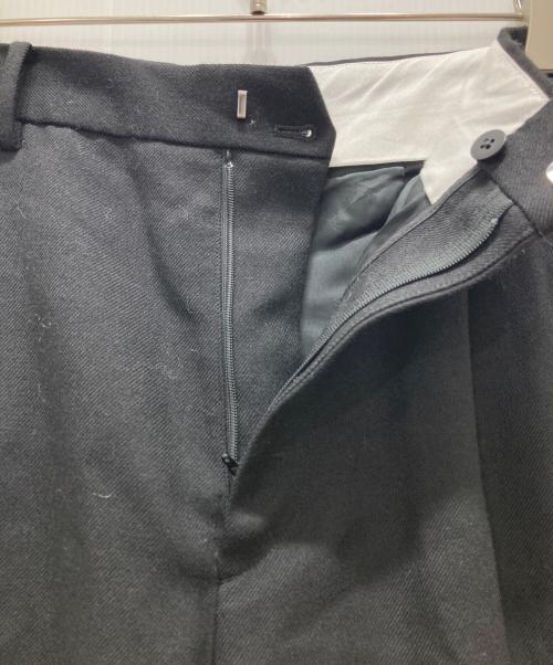 LOEFF（ロエフ）LOEFF (ロエフ) W ツイル タック テーパードパンツ ブラック サイズ:2の古着・服飾アイテム