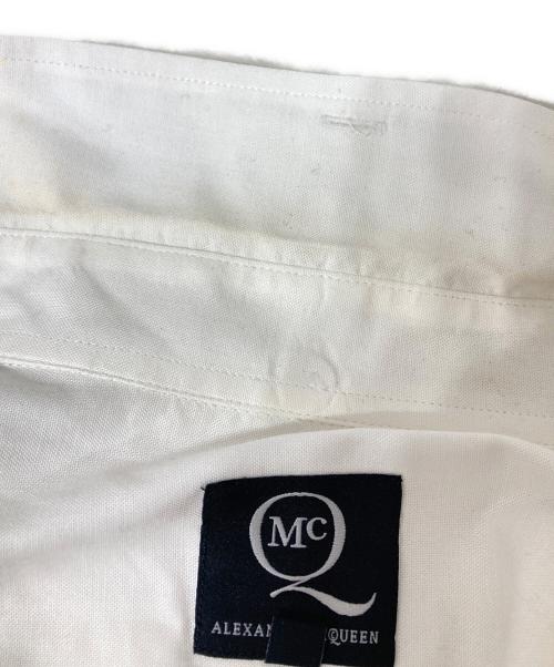 ALEXANDER McQUEEN（アレキサンダーマックイーン）ALEXANDER McQUEEN (アレキサンダーマックイーン) ロゴ刺繍ポケットBDシャツ ホワイト サイズ:48の古着・服飾アイテム
