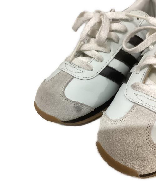 adidas（アディダス）adidas (アディダス) スニーカー ホワイト サイズ:23.5の古着・服飾アイテム