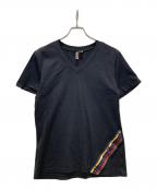 JOHN GALLIANOジョンガリアーノ）の古着「ラインデザイン VネックTシャツ」｜ブラック