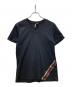 JOHN GALLIANO（ジョンガリアーノ）の古着「ラインデザイン VネックTシャツ」｜ブラック