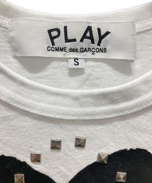 PLAY COMME des GARCONS（プレイコムデギャルソン）PLAY COMME des GARCONS (プレイコムデギャルソン) スタッズ付きハートロゴTシャツ ホワイト サイズ:Sの古着・服飾アイテム