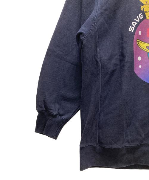 PUNK DRUNKERS（パンクドランカーズ）PUNK DRUNKERS (パンクドランカーズ) クルーネックスウェット ネイビー サイズ:XLの古着・服飾アイテム