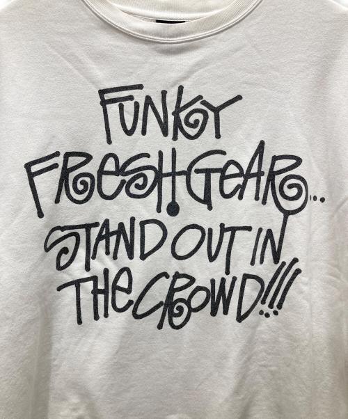 stussy（ステューシー）stussy (ステューシー) プリントスウェット/ funky fresh gear ホワイト サイズ:Mの古着・服飾アイテム