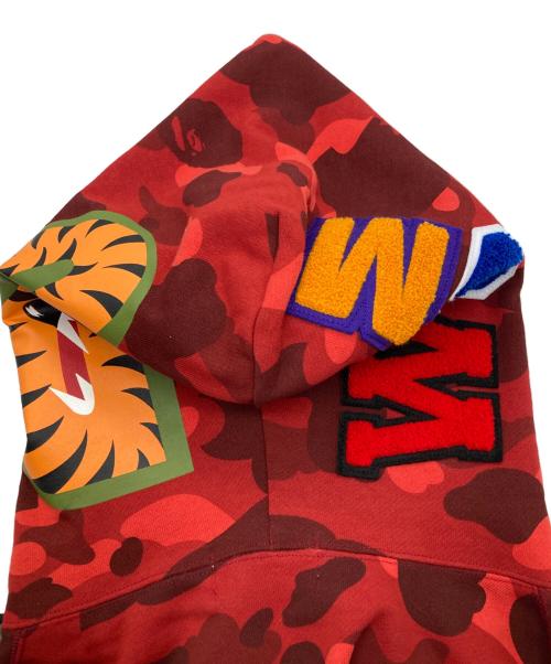A BATHING APE（アベイシングエイプ）A BATHING APE (アベイシングエイプ) カモ柄パーカー/COLOR CAMO SHARK FULL ZIP HOODIE レッド サイズ:XLの古着・服飾アイテム