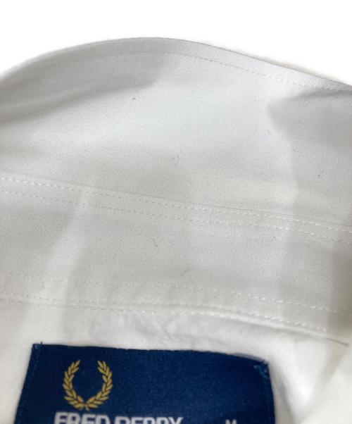FRED PERRY（フレッドペリー）FRED PERRY (フレッドペリー) 半袖シャツ ホワイト サイズ:Mの古着・服飾アイテム