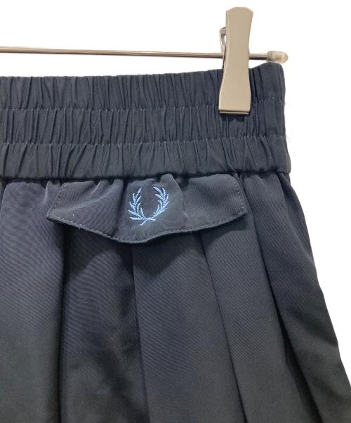 FRED PERRY（フレッドペリー）FRED PERRY (フレッドペリー) knitted trim pleated skirt ネイビー サイズ:UK8の古着・服飾アイテム