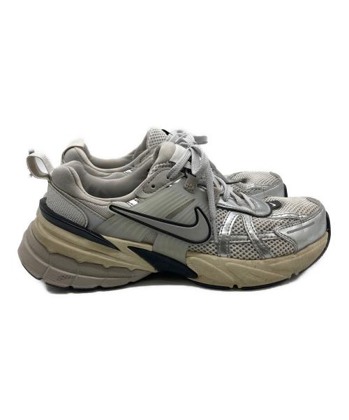 NIKE（ナイキ）NIKE (ナイキ) W V2K RUN SUMMIT シルバー サイズ:24.5の古着・服飾アイテム