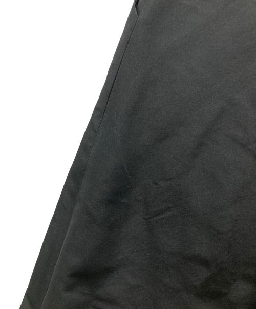 BARNEYS NEWYORK（バーニーズ・ニューヨーク）BARNEYS NEWYORK (バーニーズ・ニューヨーク) ウォッシャブル シャンブレータフタスカート ブラック サイズ:38の古着・服飾アイテム