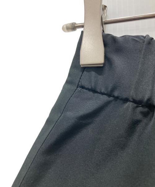 BARNEYS NEWYORK（バーニーズ・ニューヨーク）BARNEYS NEWYORK (バーニーズ・ニューヨーク) ウォッシャブル シャンブレータフタスカート ブラック サイズ:38の古着・服飾アイテム