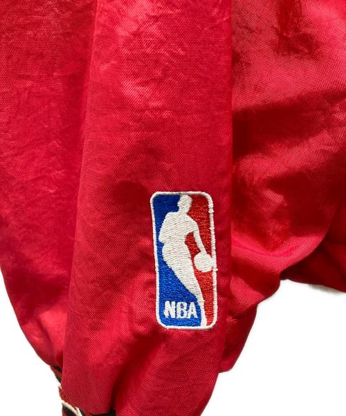 Champion（チャンピオン）Champion (チャンピオン) NBA 古着 ナイロンプルオーバー/シカゴブルズ レッド サイズ:XXLの古着・服飾アイテム