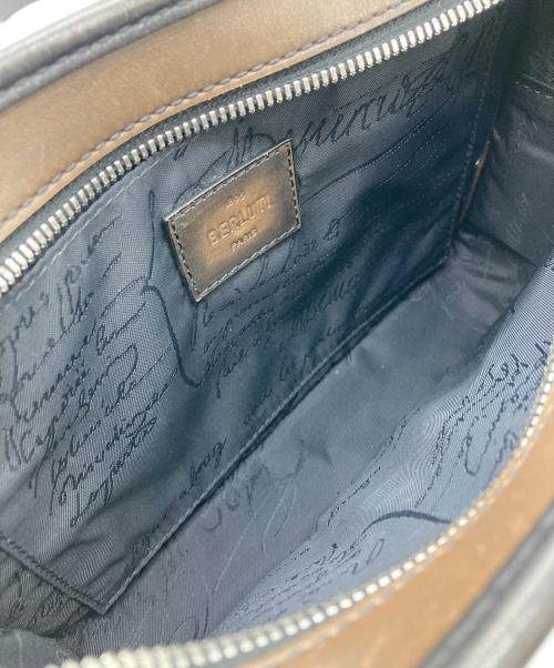 Berluti（ベルルッティ）Berluti (ベルルッティ) ジュルナリエスクリットレザーメッセンジャーバッグ ブラウンの古着・服飾アイテム