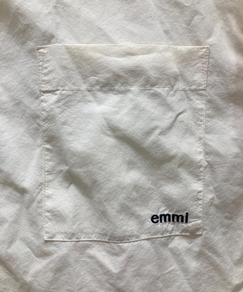 emmi（エミ）emmi (エミ) ロゴ刺繍シャツ アイボリー サイズ:Freeの古着・服飾アイテム