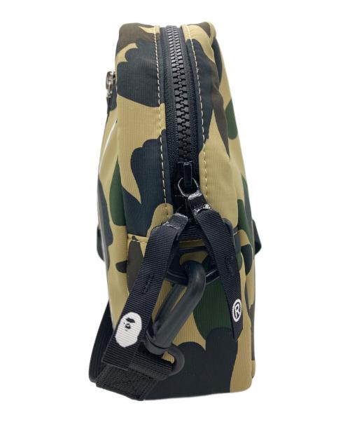 BAPE BY A BATHING APE（ベイプバイアベイシングエイプ）BAPE BY A BATHING APE (ベイプバイアベイシングエイプ) ショルダーバッグ/ABC CAMO MILO SHARK MINI SHOULDER BAG カーキの古着・服飾アイテム