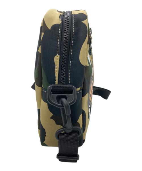 BAPE BY A BATHING APE（ベイプバイアベイシングエイプ）BAPE BY A BATHING APE (ベイプバイアベイシングエイプ) ショルダーバッグ/ABC CAMO MILO SHARK MINI SHOULDER BAG カーキの古着・服飾アイテム