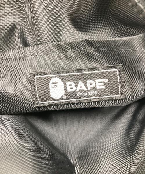 BAPE BY A BATHING APE（ベイプバイアベイシングエイプ）BAPE BY A BATHING APE (ベイプバイアベイシングエイプ) ショルダーバッグ/ABC CAMO MILO SHARK MINI SHOULDER BAG カーキの古着・服飾アイテム