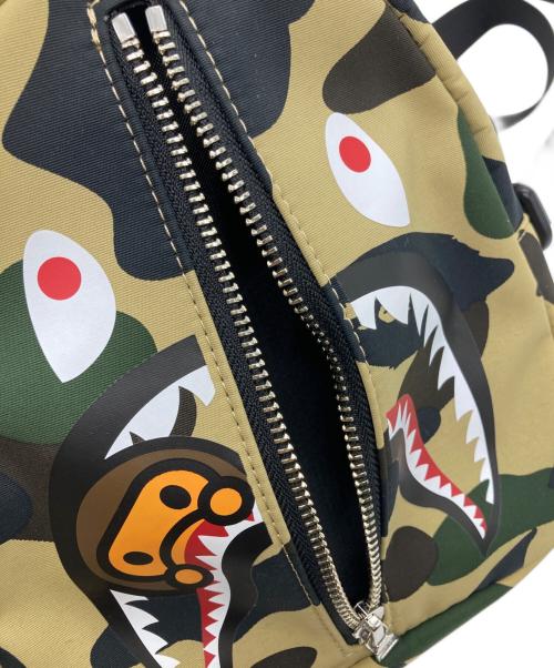 BAPE BY A BATHING APE（ベイプバイアベイシングエイプ）BAPE BY A BATHING APE (ベイプバイアベイシングエイプ) ショルダーバッグ/ABC CAMO MILO SHARK MINI SHOULDER BAG カーキの古着・服飾アイテム